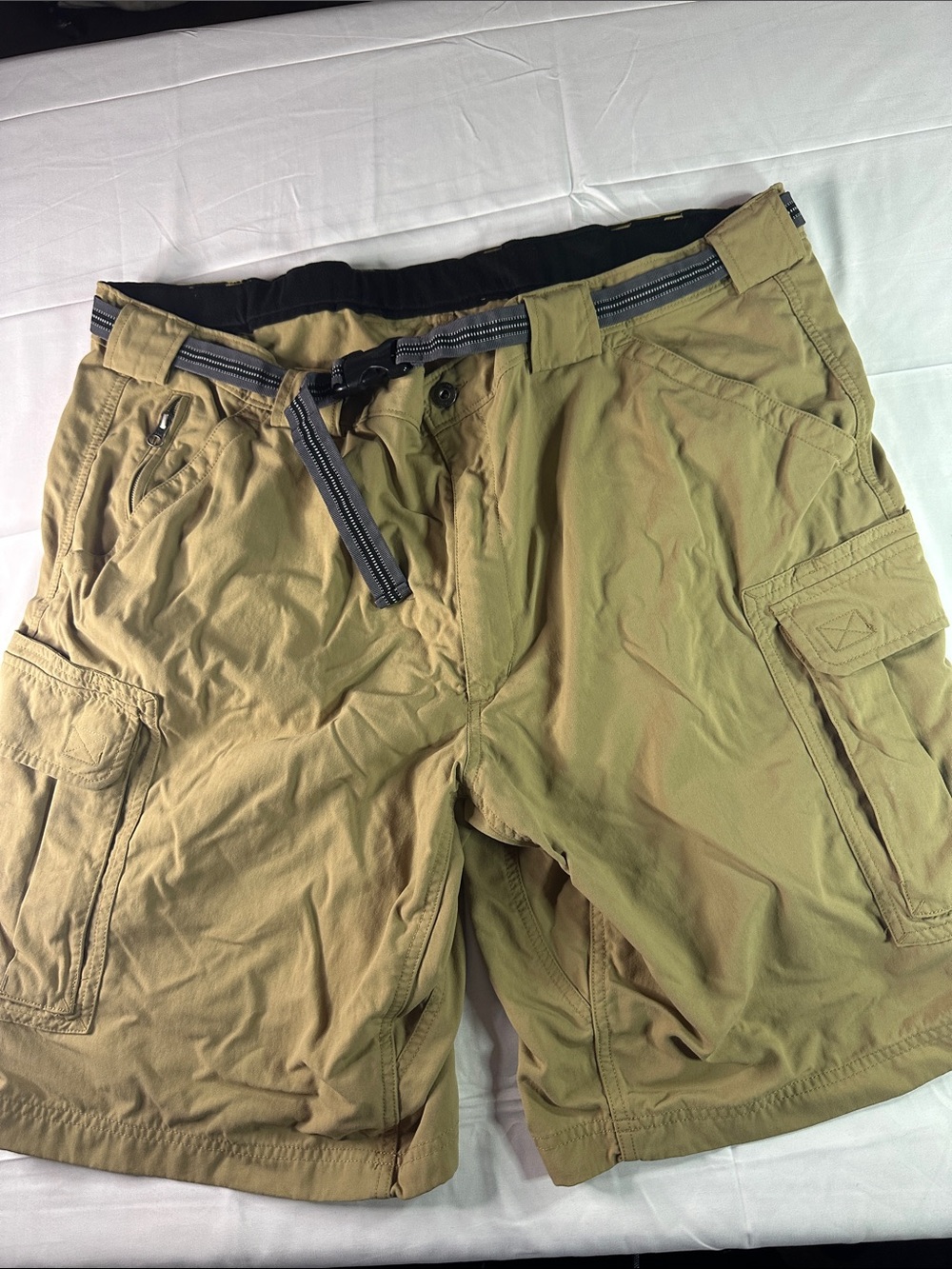 Duluth Trading Co Khaki Cargo Shorts with Web Belt
